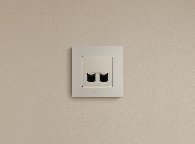 Legrand Etika Слоновая кость Розетка компьютерная 2-ая RJ45, категория 5е UTP