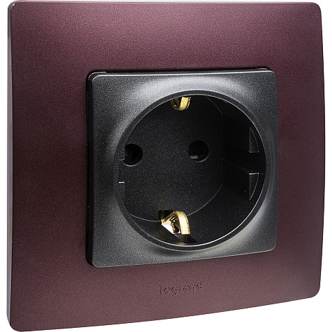 Legrand Etika Антрацит Розетка с/з со шторками, винт. клеммы, 16А, 250 В